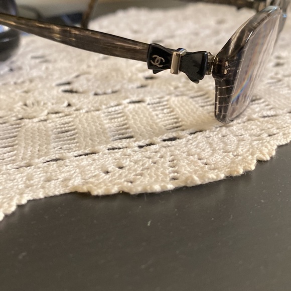 Chanel reading glasses. Cute frame with bow. Black frame with a little brown. - Picture 3 of 4